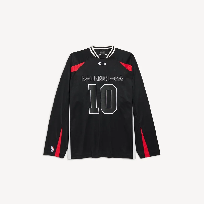 Balenciaga Herren | NBA-Kollaboration: Oversize-Langarm-T-Shirt in Schwarz/Mehrfarbig Balenciaga Herren | NBA-Kollaboration: Oversize-Langarm-T-Shirt in Schwarz/Mehrfarbig