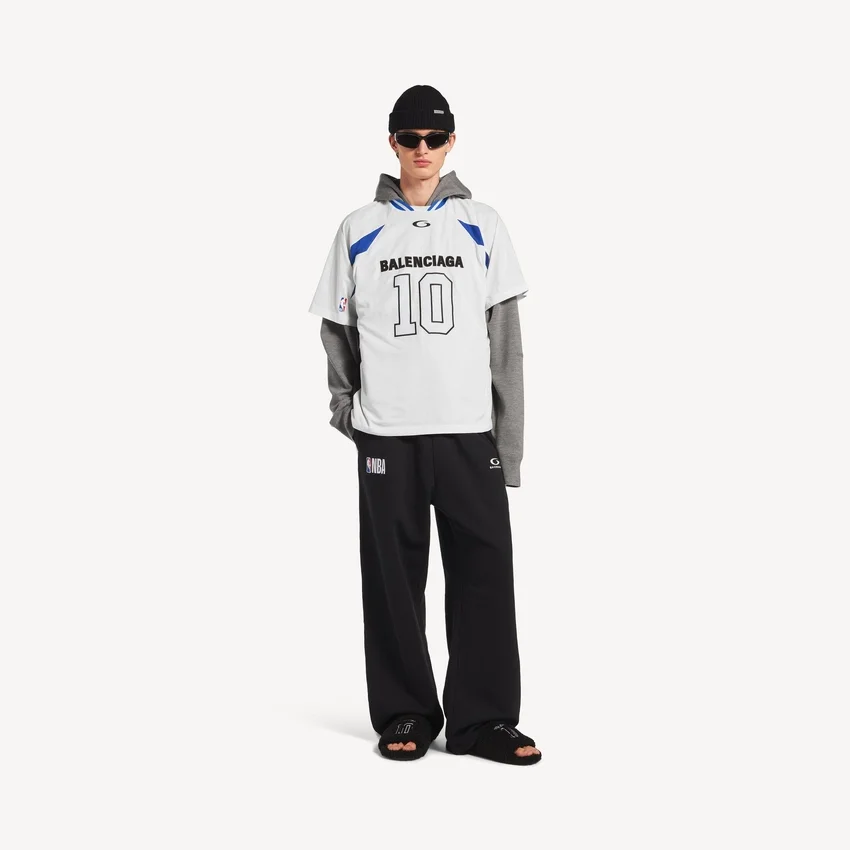 Balenciaga Herren | NBA-Kollaboration Oversize-T-Shirt in Weiss/Mehrfarbig Balenciaga Herren | NBA-Kollaboration Oversize-T-Shirt in Weiss/Mehrfarbig
