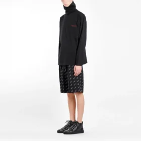 Balenciaga Herren-Pullover mit gesticktem Logo, halbem Reissverschluss und hohem Kragen, schwarz 486144TWK521000 Balenciaga Herren-Pullover mit gesticktem Logo, halbem Reissverschluss und hohem Kragen, schwarz 486144TWK521000
