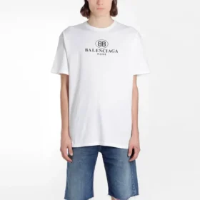 Balenciaga Herren-T-Shirt mit Logo-Print, Rundhalsausschnitt, kurze Ärmel, weiss 556150TYK239000 Balenciaga Herren-T-Shirt mit Logo-Print, Rundhalsausschnitt, kurze Ärmel, weiss 556150TYK239000