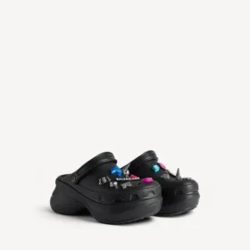 Crocs™-Pantoletten für Damen mit Jibbitz™ in Schwarz