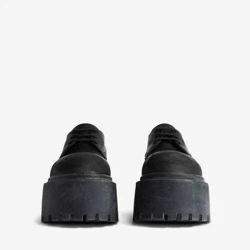 Damen-Derby-Schuhe «Strike» mit Plateau in Schwarz Damen-Derby-Schuhe «Strike» mit Plateau in Schwarz