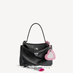 Damen-Handtasche «Rodeo» klein mit Anhängern in Schwarz Damen-Handtasche «Rodeo» klein mit Anhängern in Schwarz