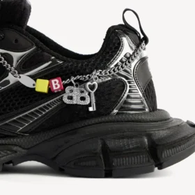 Damen-Sneaker 3XL mit Anhängern in Schwarz/Silber