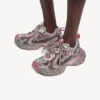 Damen-Sneaker 3XL mit Farbverlauf und Anhängern in Grau/Rosa
