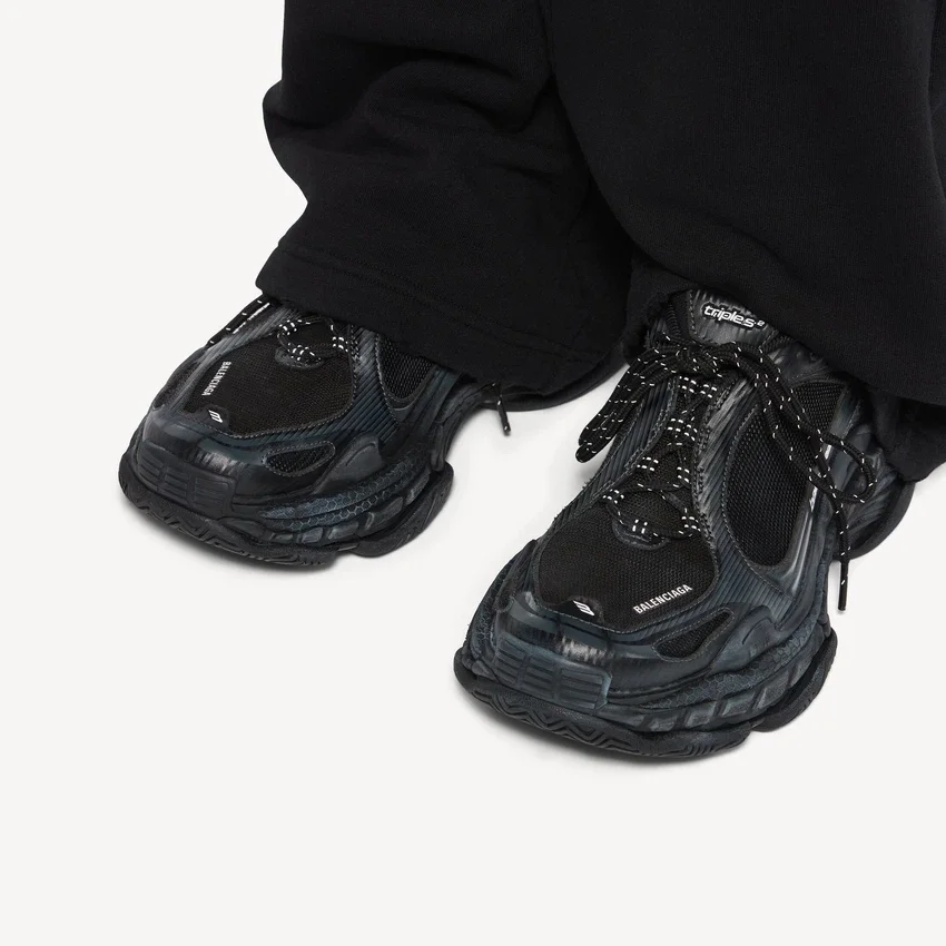 Damen-Sneaker «Triple S.2» in Schwarz/Dunkelgrau Damen-Sneaker «Triple S.2» in Schwarz/Dunkelgrau