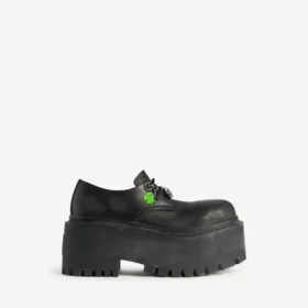 Damen-Strike-Platform-Derby-Schuhe mit Anhängern in Schwarz/Mehrfarbig Damen-Strike-Platform-Derby-Schuhe mit Anhängern in Schwarz/Mehrfarbig