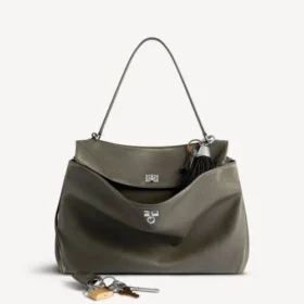 Grosse Rodeo-Handtasche für Damen mit Anhängern in Khaki