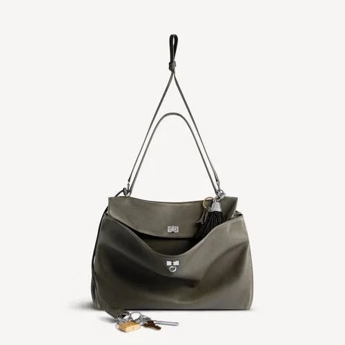 Grosse Rodeo-Handtasche für Damen mit Anhängern in Khaki Grosse Rodeo-Handtasche für Damen mit Anhängern in Khaki