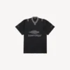 Herren-3b-Fussball-T-Shirt mit V-Ausschnitt, Oversize, in Schwarz/Anthrazit Herren-3b-Fussball-T-Shirt mit V-Ausschnitt, Oversize, in Schwarz/Anthrazit
