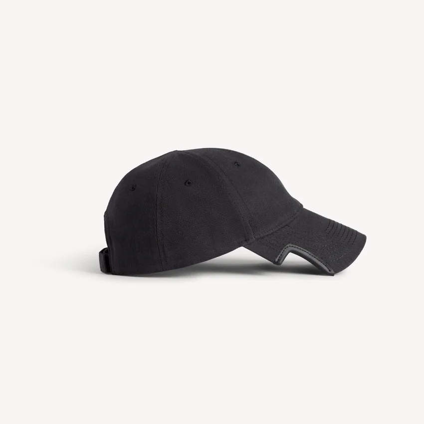 Herren-Cap «Cursive» in gewaschenem Schwarz Herren-Cap «Cursive» in gewaschenem Schwarz