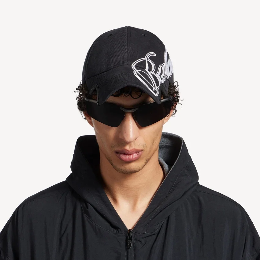 Herren-Cap «Cursive» in gewaschenem Schwarz Herren-Cap «Cursive» in gewaschenem Schwarz