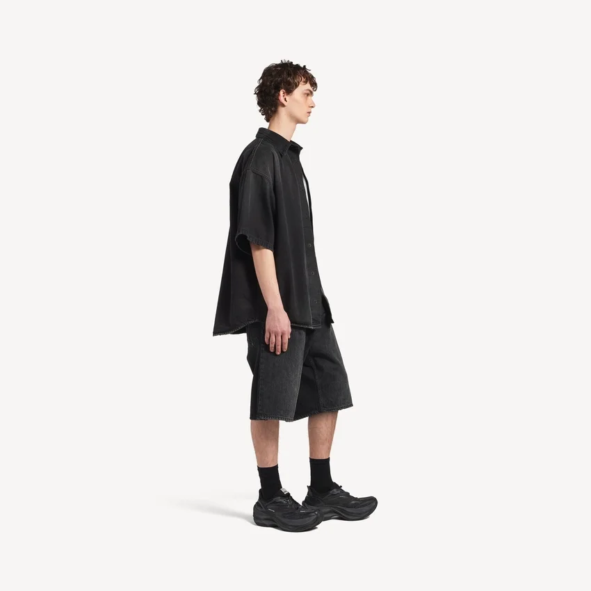 Herren-Denim-Hybrid-Kurzarmhemd «The Door» in Schwarz Herren-Denim-Hybrid-Kurzarmhemd «The Door» in Schwarz