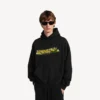 Herren-Hoodie «Messy Spray» in mittlerer Passform in Schwarz