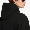 Herren-Hoodie «Messy Spray» in mittlerer Passform in Schwarz