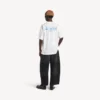 Herren-T-Shirt in weisser Farbe mit skizzenhaftem Motiv und mittlerer Passform Herren-T-Shirt in weisser Farbe mit skizzenhaftem Motiv und mittlerer Passform