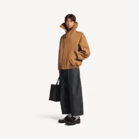 Herrenjeans mit geschwungenem Schnitt in Raw Indigo