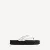 «Jet Lag»-Zehensandale für Damen in Off-White