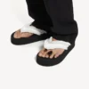 «Jet Lag»-Zehensandale für Damen in Off-White
