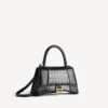 Kleine Damenhandtasche in Hourglass-Form in Schwarz