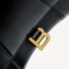 Kleine Damenhandtasche in Hourglass-Form in Schwarz