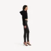 Kürzer Techwear-Hoodie mit Reissverschluss für Damen in Schwarz