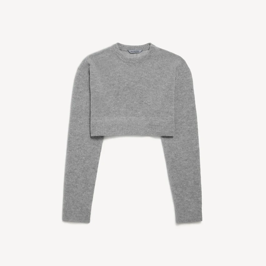 Kürzlicher Damenpullover mit Rundhalsausschnitt in Meliergrau Kürzlicher Damenpullover mit Rundhalsausschnitt in Meliergrau