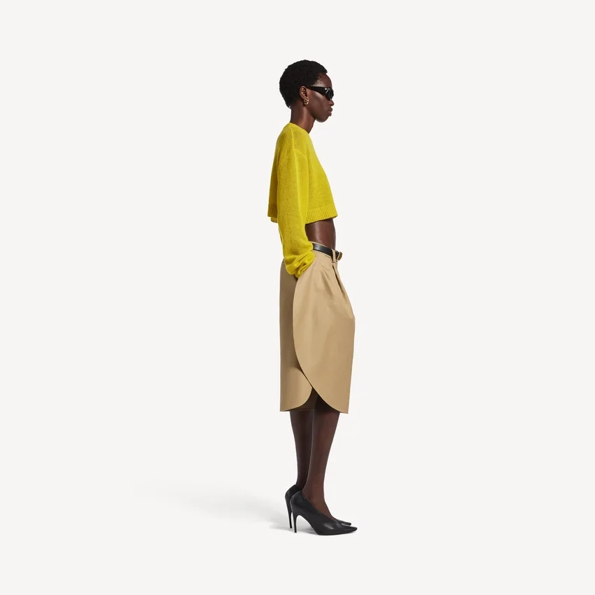 Kürzliches Damen-Shirt mit Rundhalsausschnitt in Dunkelgelb Kürzliches Damen-Shirt mit Rundhalsausschnitt in Dunkelgelb