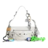 Le Cagole Kleine Umhängetasche im Used-Look mit Anhängern «White» 7716402AA7A9000