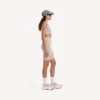 Nahtlose Techwear-Veloshorts für Damen in Nude