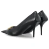 Square Knife BB Pumps aus Leder in Crocs-Optik «Schwarz» 734238WBE711000