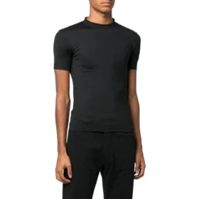 Supereng anliegendes, glänzendes T-Shirt «Black» 720458TNVI21000