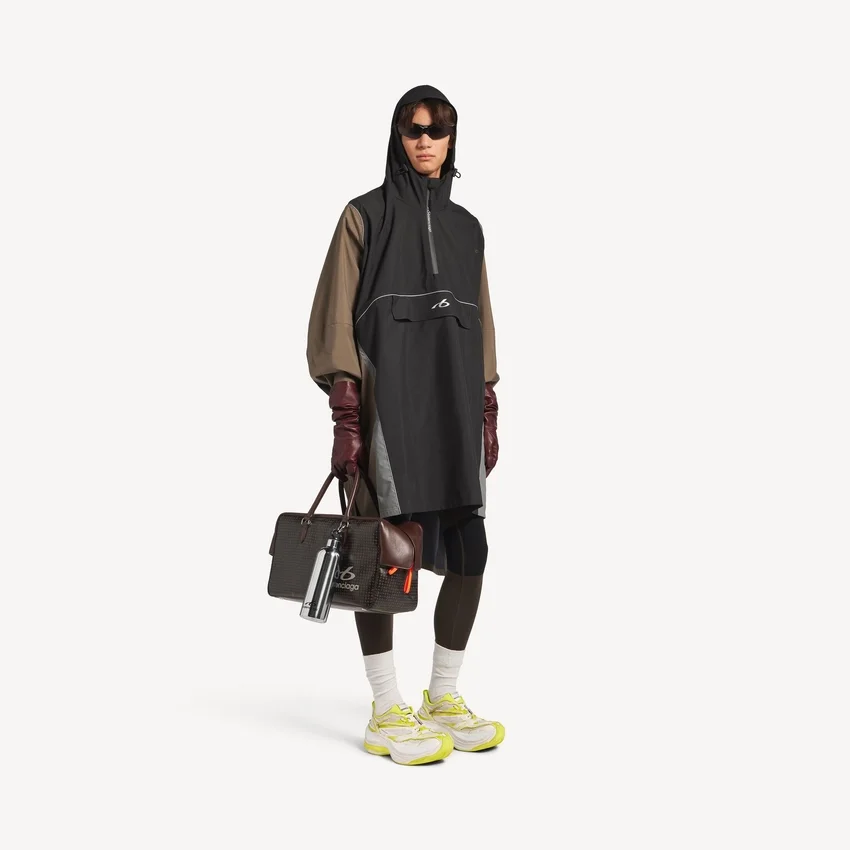 Techwear-Poncho für Herren in Schwarz Techwear-Poncho für Herren in Schwarz