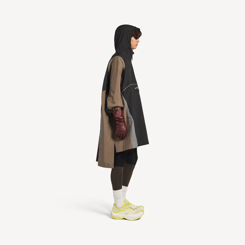 Techwear-Poncho für Herren in Schwarz Techwear-Poncho für Herren in Schwarz